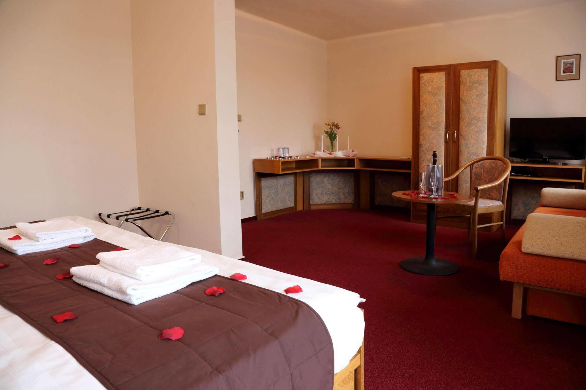 Resort Hotel Zvikov Zvíkovské Podhradí Εξωτερικό φωτογραφία